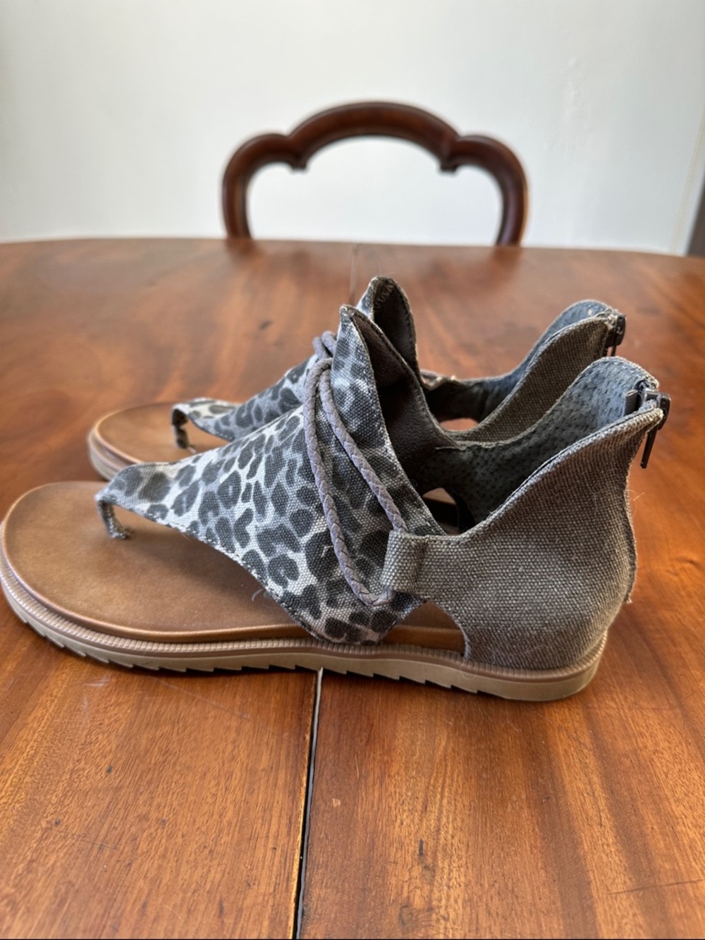 Very G Gray Leopard-Print Toe-Post Sandals with Brown Footbed - Picture 3 of 7